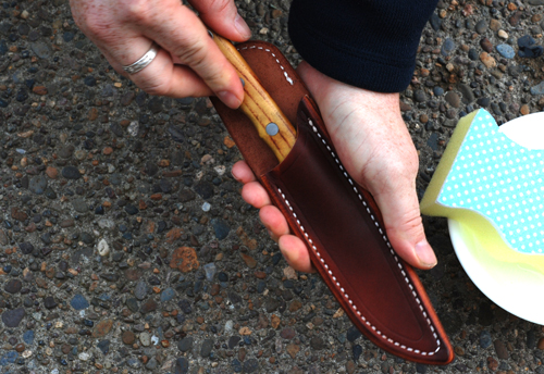 Wet-fitting knife sheath